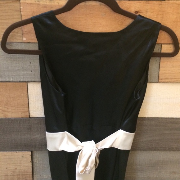 NWT Black Silk Sleeveless Blouse With Cream Sash - Picture 4 of 8